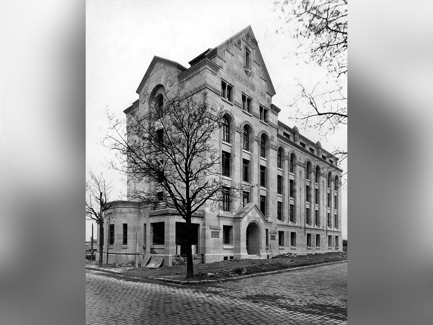 Maison des Étudients Armeniens, a university residence which Nubar established for Armenians studying in Paris. .