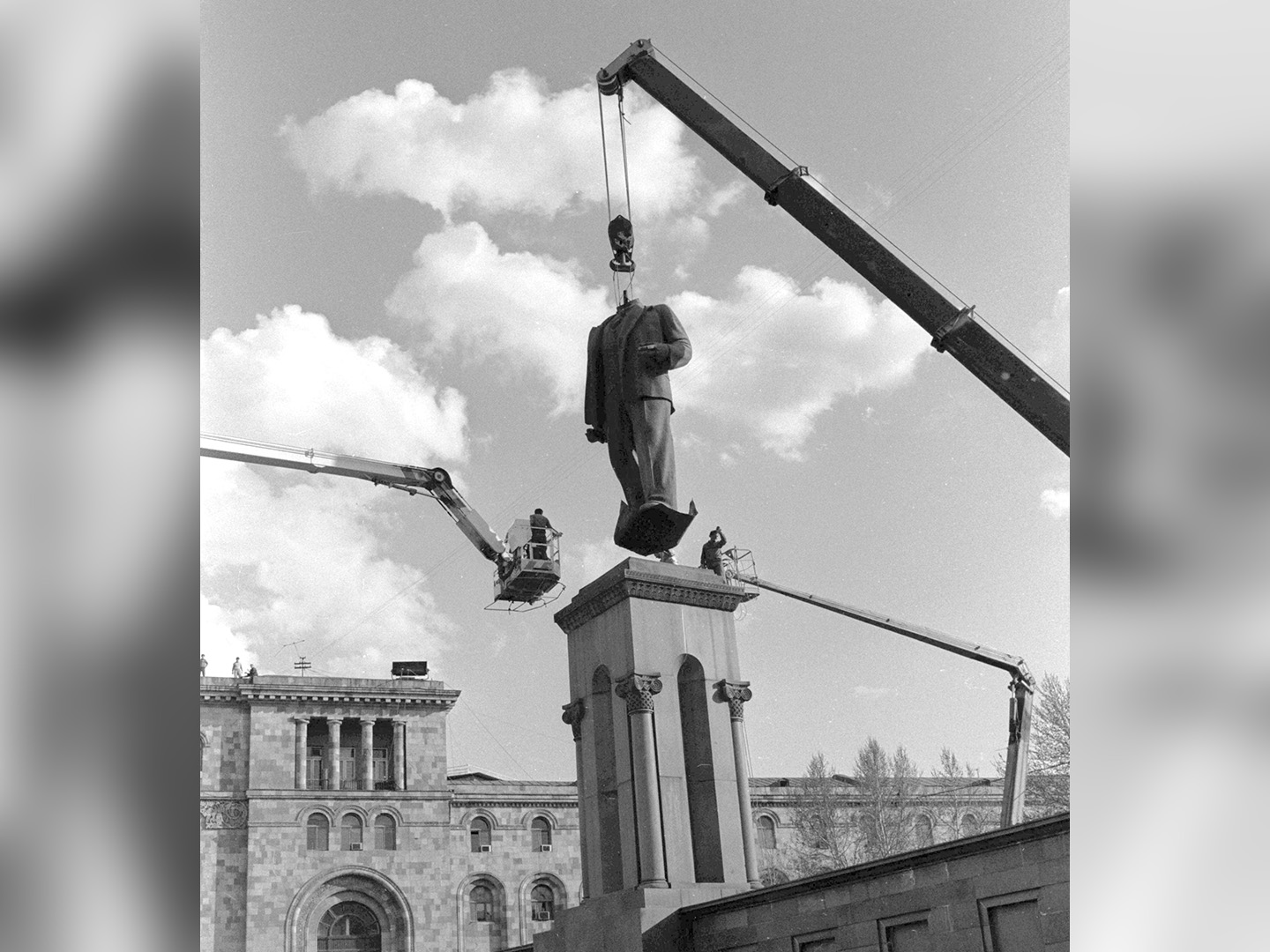 A bronze statue of Lenin is removed head first from its high pedestal in the eponymous square, renamed Republic Square in the early 1990s. The statue’s remains lie in the courtyard of the National Museum across the square.