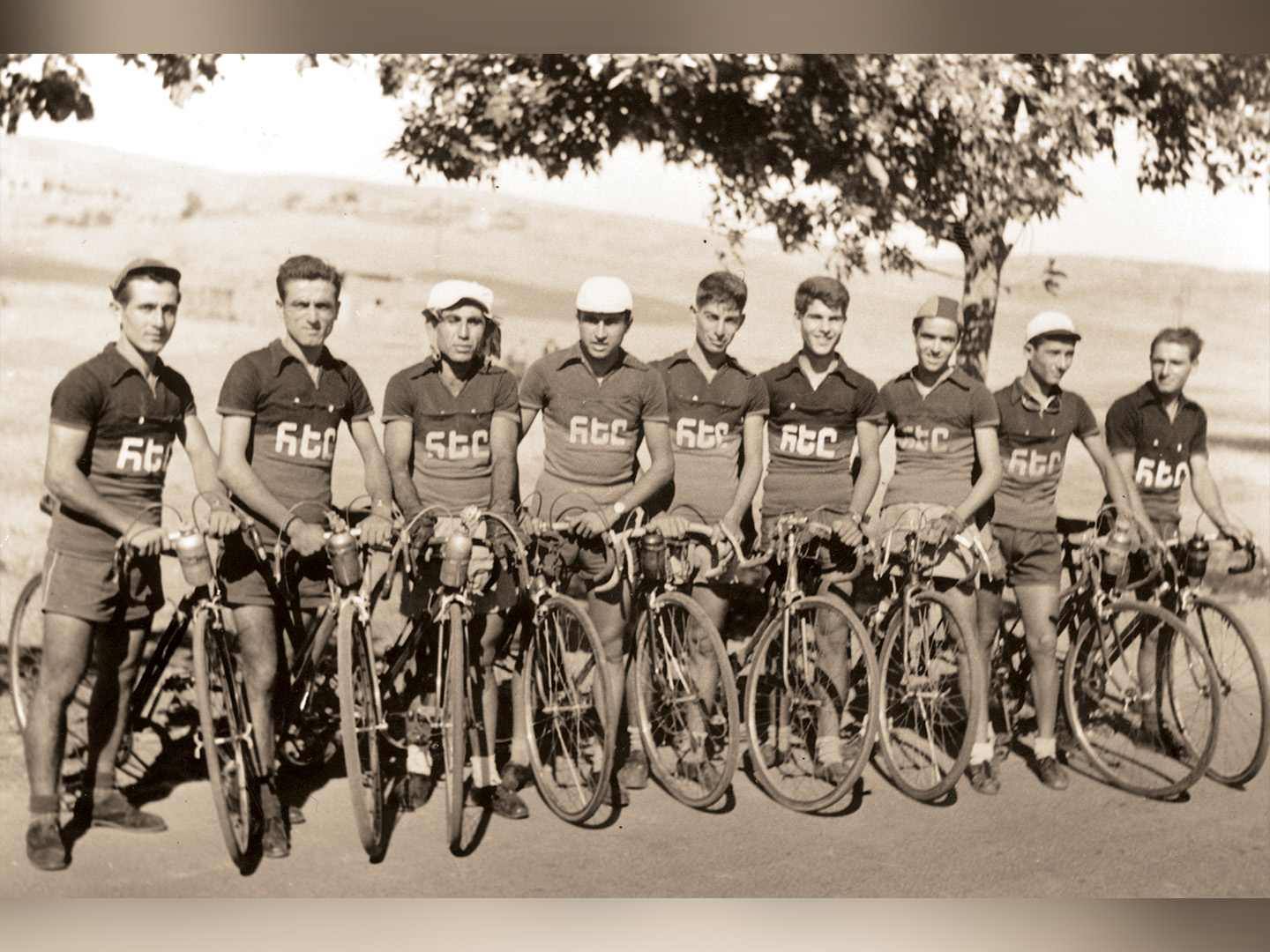 AGBU-AYA Cycling Team (1975). 