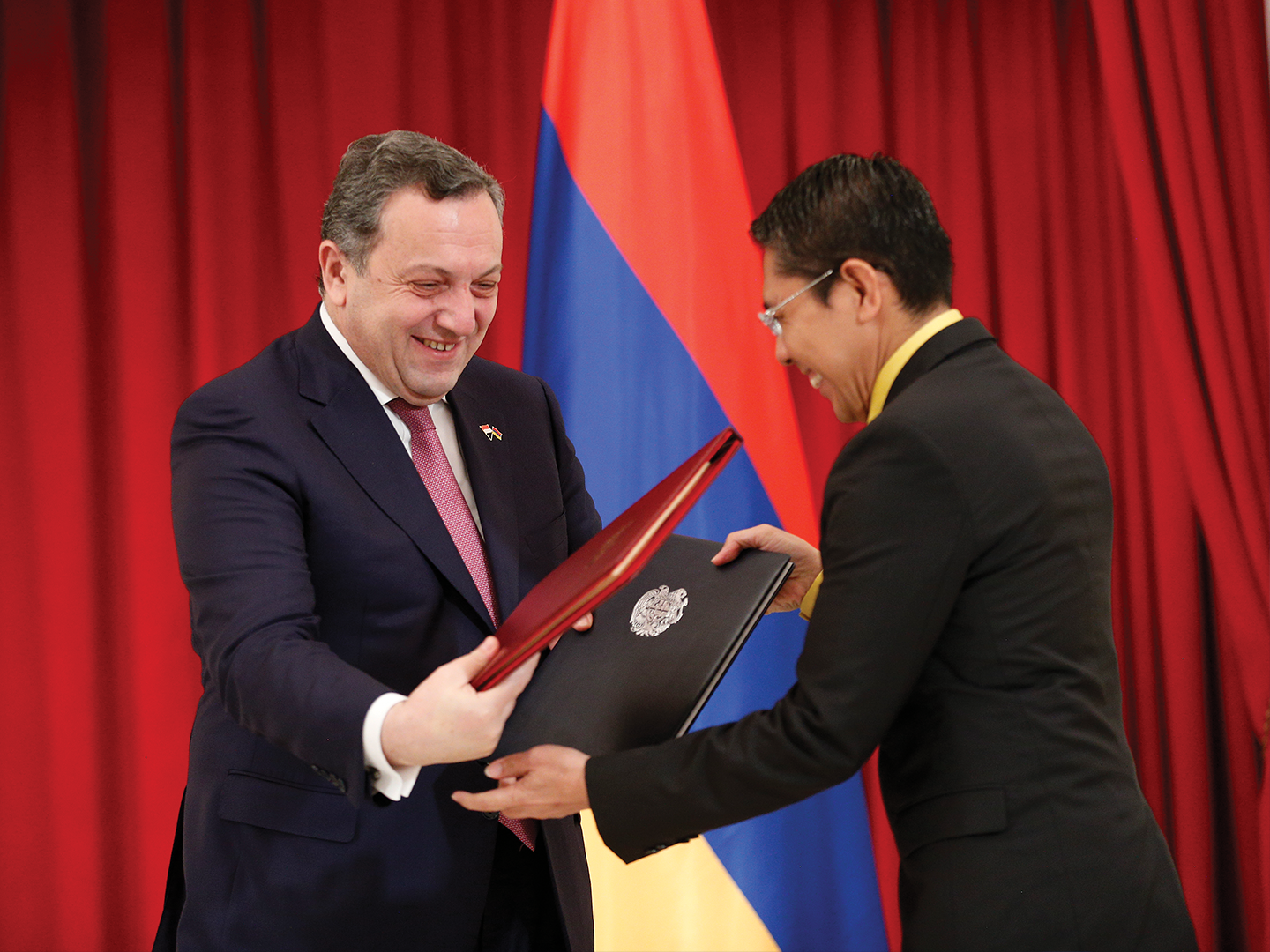 Deputy Minister of Foreign Affairs of Armenia Avet Adonts and Senior Minister of Defense and Foreign Affairs of Singapore Maliki Osman exchange memorandums of understanding.