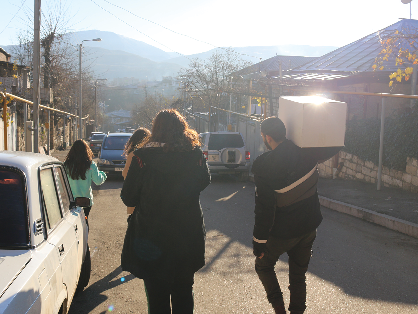 Project Mayreeg volunteers deliver food boxes and baby products to displaced mothers from Artsakh.