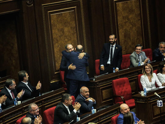 Yelk lawmaker Edmon Marukyan congratulates Nikol Pashinyan who was elected Armenia’s 16th Prime Minister at a special parliament sitting. May 8, 2018.