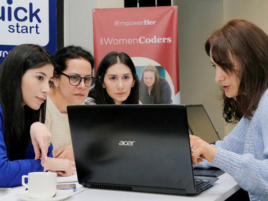 Women coders having workshop about PM and UI/UX