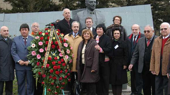 AGBU Members in Stepanakert, Karabakh, pay tribute to AGBU H
