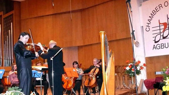 Guest violinist Vache Hoveyan performs with the AGBU Sofia C