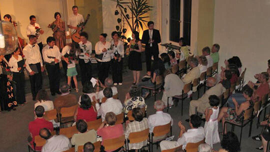 Over 160 guests of German and Armenian descent enthusiastica