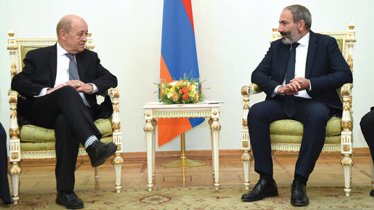 Jean-Yves Le Drian, France’s minister of Europe and Foreign Affairs, meets with Armenia’s Prime Minister Nikol Pashinyan in May, 2018 in Yerevan.