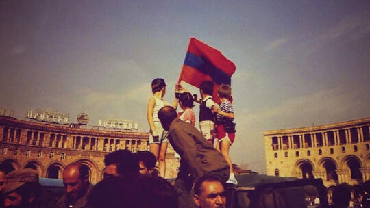 Kids with Armenian flag at Yerevan Republic square