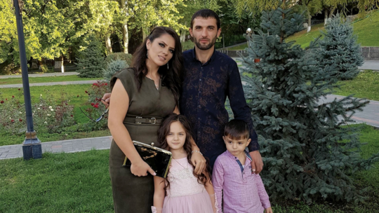 Ani and Gor Tonoyan with their mom Meri and their late father Vahan.